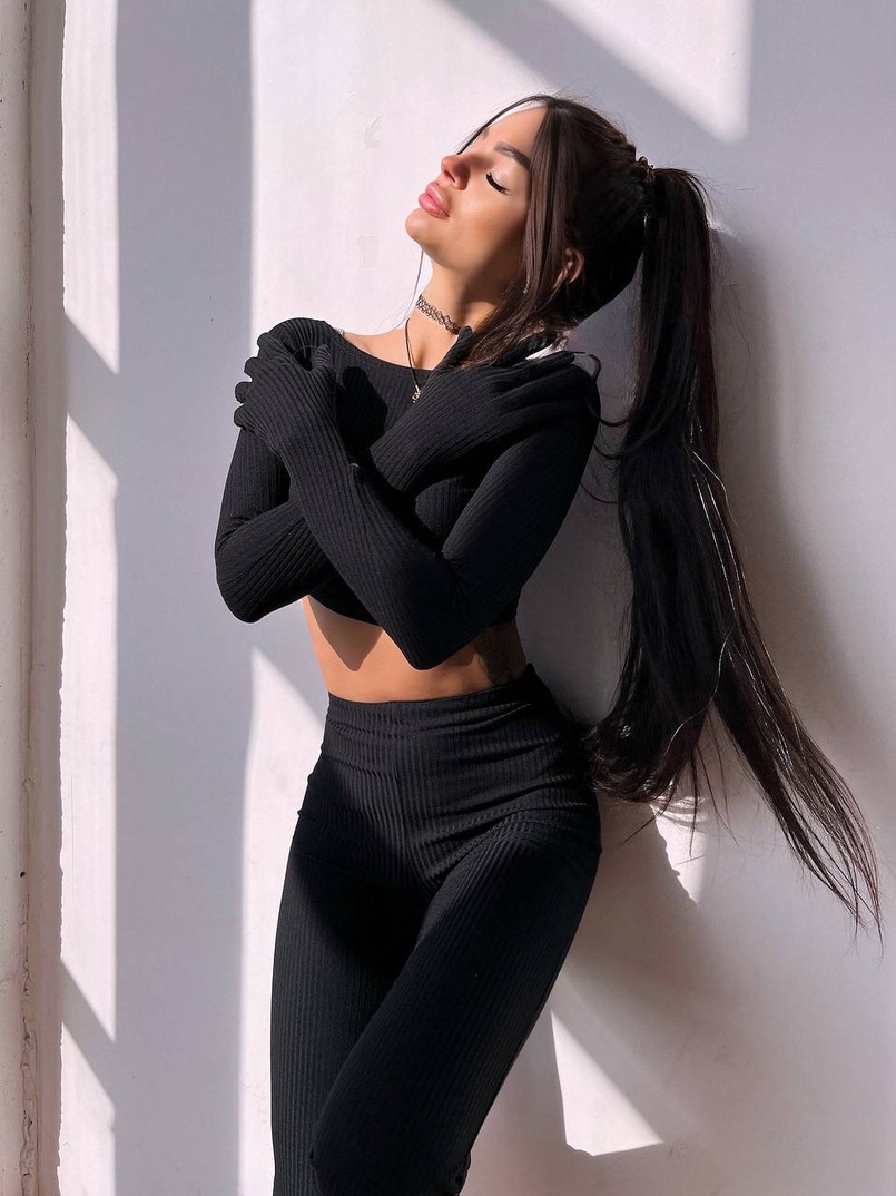 Комплект: штани кльош + топ з рукавичками та прорізами для рук Комплект: штани кльош + топ з рукавичками та прорізами для рук | PUSHKA SHOP