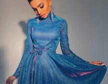 Блестящее платье с расклешенной юбкой и высоким воротом   Блестящее платье с расклешенной юбкой и высоким воротом   | PUSHKA SHOP