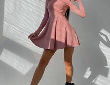 Приталенное трикотажное платье с высоким горлом Приталенное трикотажное платье с высоким горлом | PUSHKA SHOP