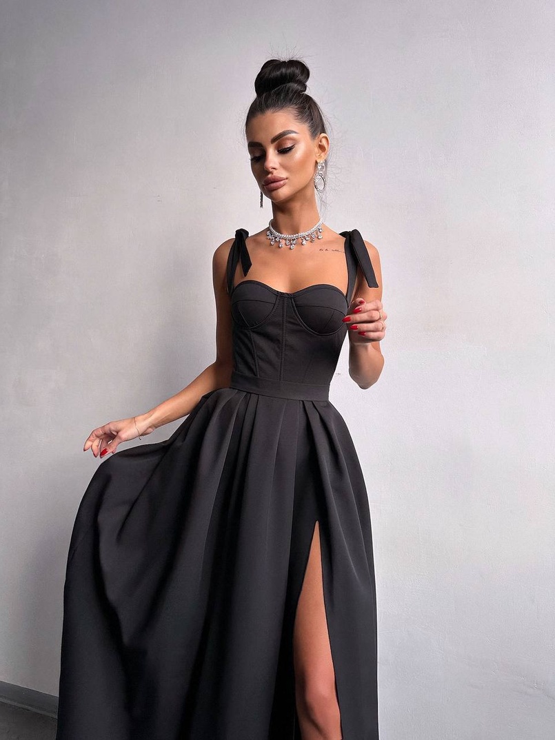 Сукня максі із чашечками та корсетним верхом Сукня максі із чашечками та корсетним верхом | PUSHKA SHOP