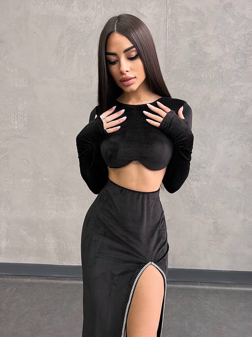 Оксамитовий комплект: топ із чашками push up+ спідниця, декорована стразами Прикраса пришита, ручна робота. Оксамитовий комплект: топ із чашками push up+ спідниця, декорована стразами Прикраса пришита, ручна робота. | PUSHKA SHOP