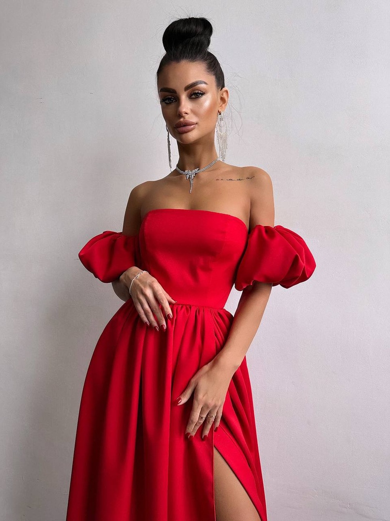 Сукня максі  з розрізом на спідниці та об’ємними рукавами  Сукня максі  з розрізом на спідниці та об’ємними рукавами  | PUSHKA SHOP