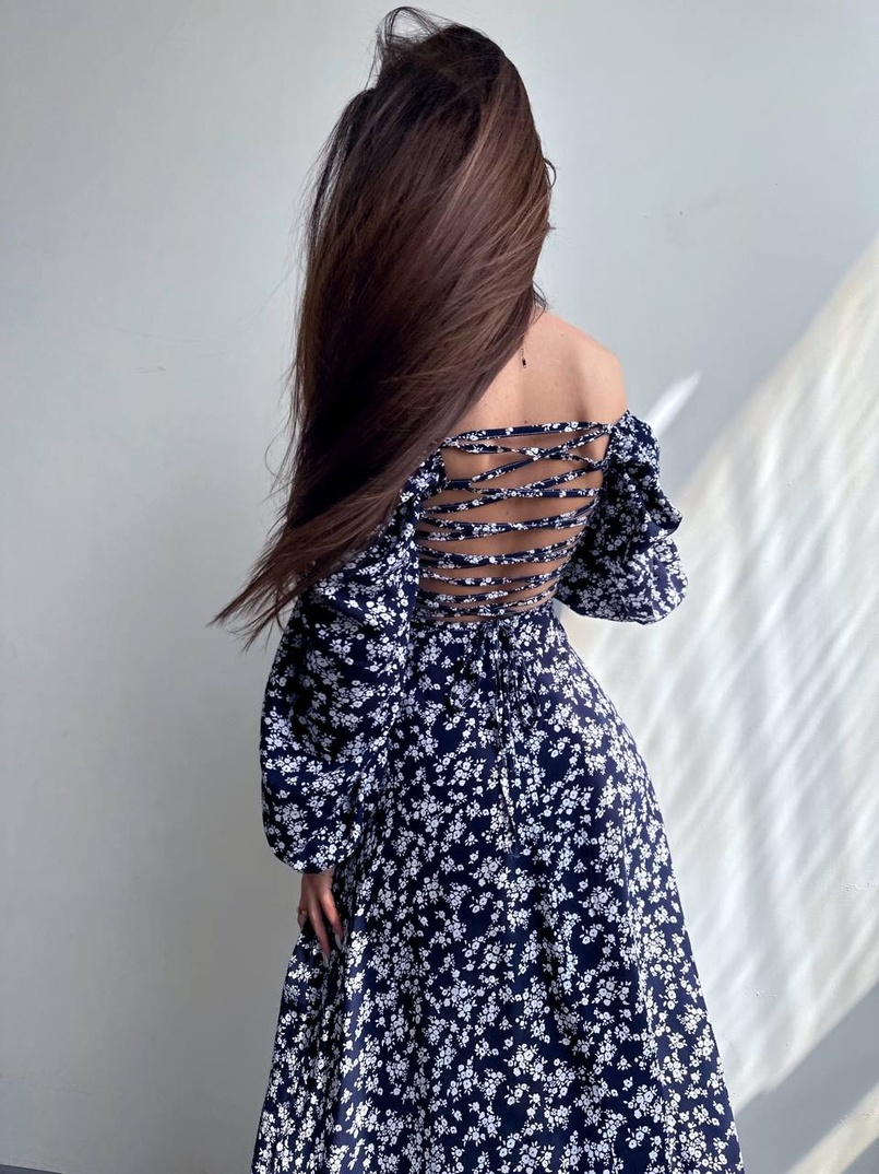 Квіткова сукня-міді зі шнурівкою на спинці та розрізом на ніжці Квіткова сукня-міді зі шнурівкою на спинці та розрізом на ніжці | PUSHKA SHOP