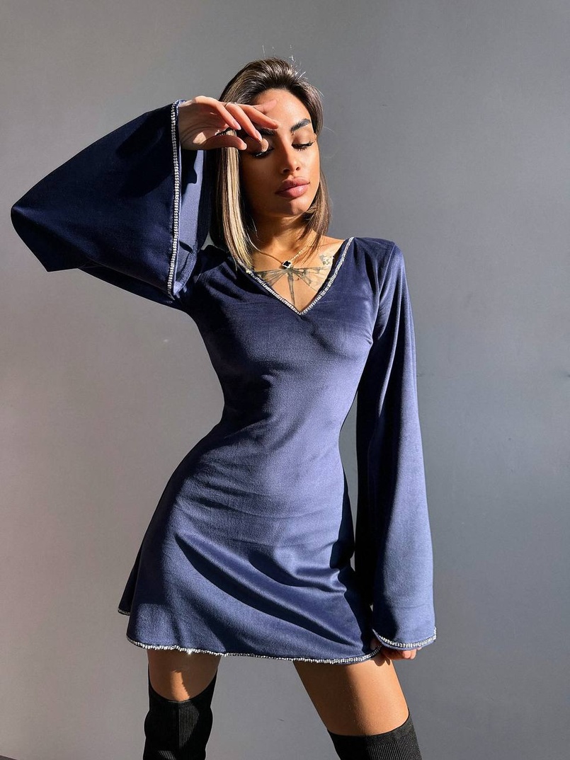 Оксамитова сукня,  декорована стразами з розкльошоними рукавами  Оксамитова сукня,  декорована стразами з розкльошоними рукавами  | PUSHKA SHOP