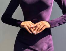 Оксамитова сукня з розрізом, декорована стразами. Оксамитова сукня з розрізом, декорована стразами. | PUSHKA SHOP