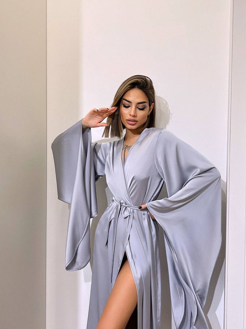 Шовковий халатик із розкльошеними рукавами Шовковий халатик із розкльошеними рукавами | PUSHKA SHOP