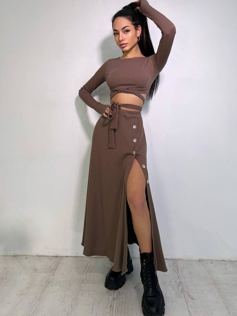 Трикотажный комплект: юбка  миди с разрезом + топ с завязками на талии  Трикотажный комплект: юбка  миди с разрезом + топ с завязками на талии  | PUSHKA SHOP