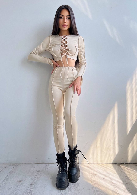 Комплект: топ зі шнурівкою на грудях + легінси Комплект: топ зі шнурівкою на грудях + легінси | PUSHKA SHOP