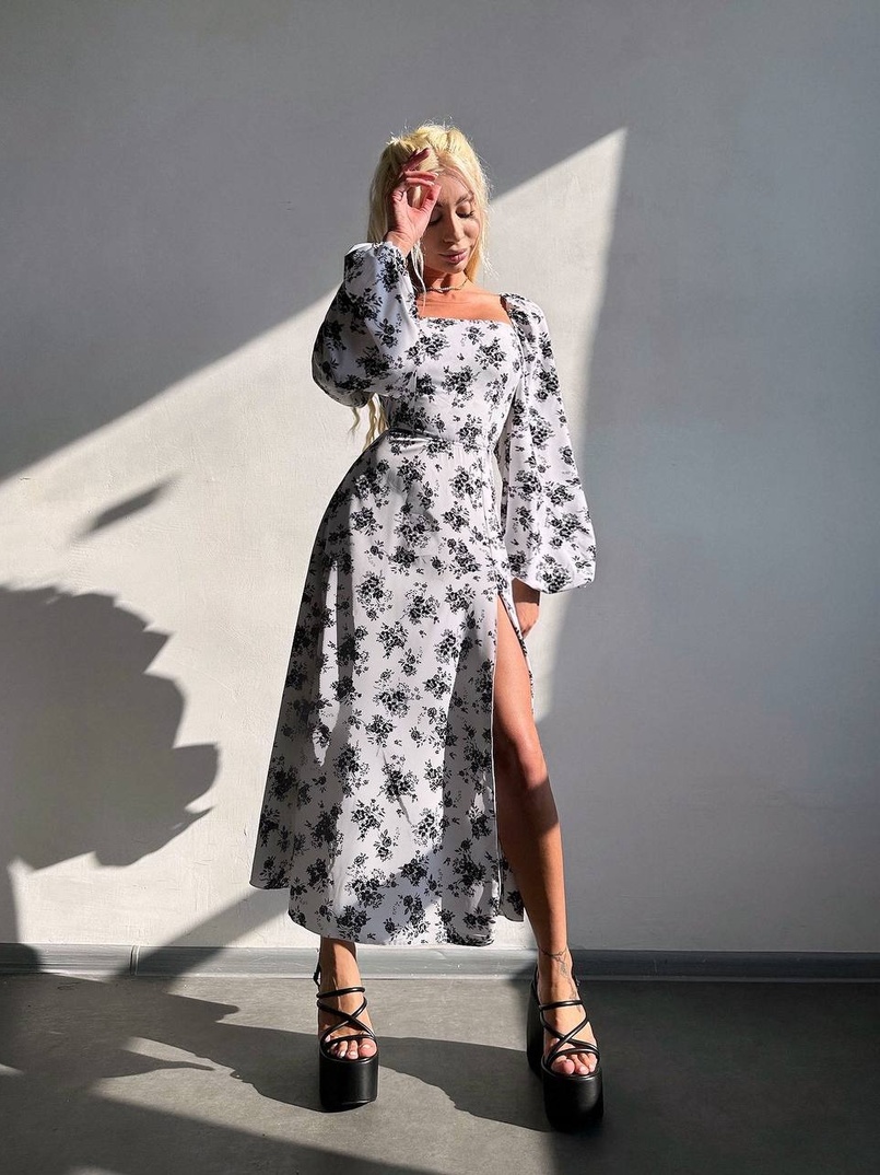 Улюблена сукня-міді зі шнурівкою на спинці та розрізом на ніжці Улюблена сукня-міді зі шнурівкою на спинці та розрізом на ніжці | PUSHKA SHOP