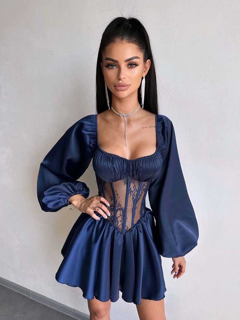 Атласна сукня з обʼємними рукавами та мереживом Атласна сукня з обʼємними рукавами та мереживом | PUSHKA SHOP