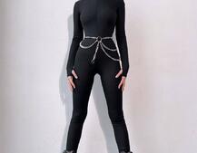 Облягаючий трикотажний комбінезон з поясом-ланцюжком Облягаючий трикотажний комбінезон з поясом-ланцюжком | PUSHKA SHOP