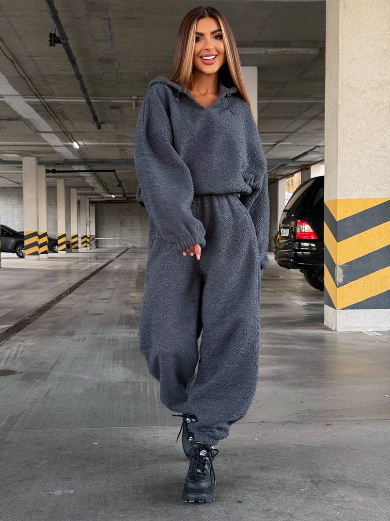 Теплий та мʼякий комплект: Обʼємний худі з капюшоном та штани з манжетами  Дуже приємний до тіла Теплий та мʼякий комплект: Обʼємний худі з капюшоном та штани з манжетами  Дуже приємний до тіла | PUSHKA SHOP