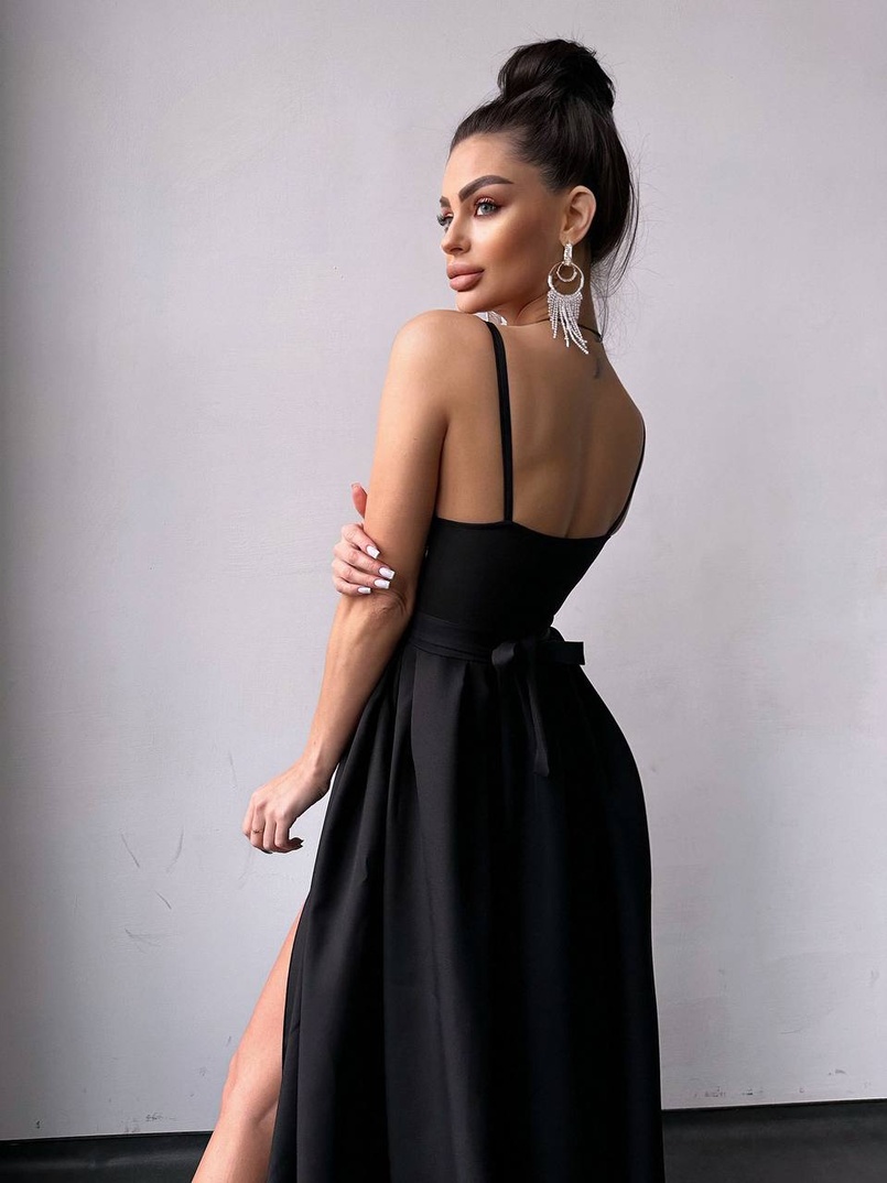 Сукня максі на тонких бретелях з розрізом на спідниці  Сукня максі на тонких бретелях з розрізом на спідниці  | PUSHKA SHOP