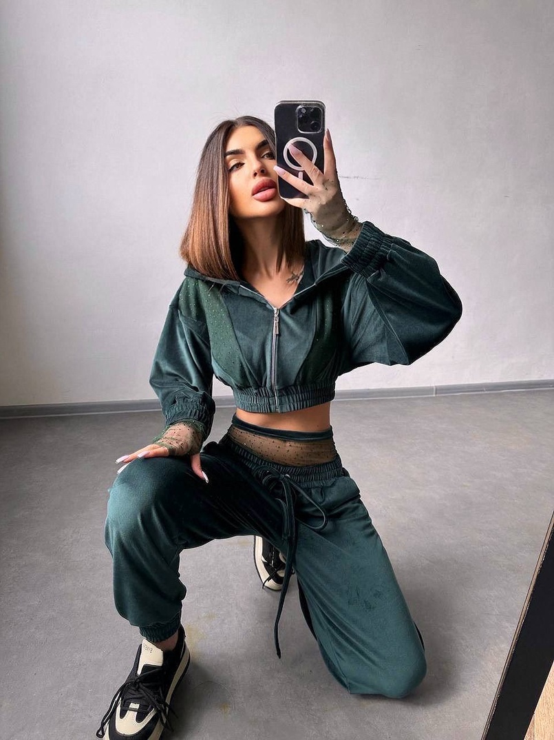 Велюровий комплект декорований стразами( бомбер+ рукавички+ штани + трусики) Велюровий комплект декорований стразами( бомбер+ рукавички+ штани + трусики) | PUSHKA SHOP