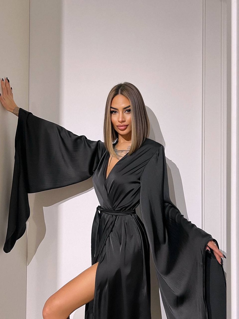 Шовковий халатик із розкльошеними рукавами Шовковий халатик із розкльошеними рукавами | PUSHKA SHOP