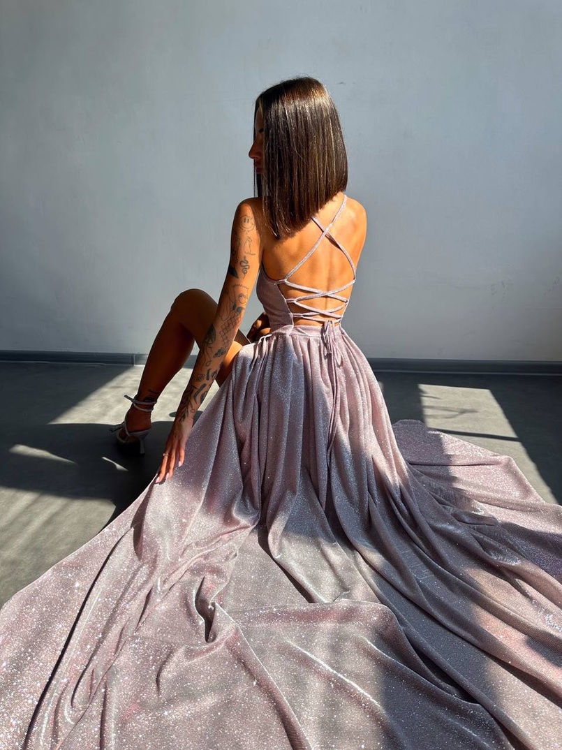 Сяюча сукня максі  зі шнурівкою на спинці Сяюча сукня максі  зі шнурівкою на спинці | PUSHKA SHOP