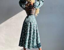 Улюблена сукня-міді зі шнурівкою на спинці та розрізом на ніжці Улюблена сукня-міді зі шнурівкою на спинці та розрізом на ніжці | PUSHKA SHOP