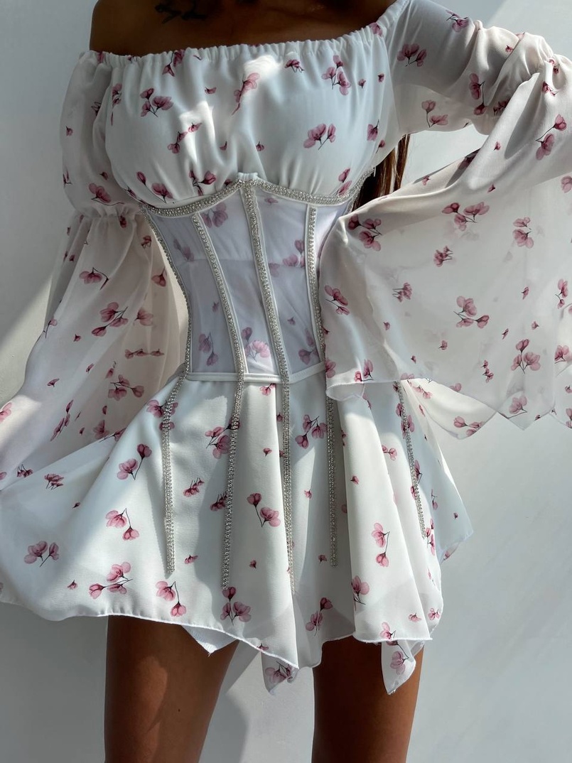 Шифонова сукня на підкладці з розкльошеними рукавами з асиметричною спідницею + корсет декорований стразами  | PUSHKA SHOP