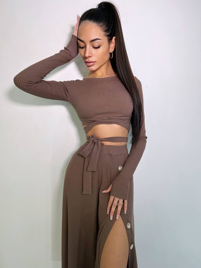 Трикотажный комплект: юбка  миди с разрезом + топ с завязками на талии  Трикотажный комплект: юбка  миди с разрезом + топ с завязками на талии  | PUSHKA SHOP