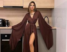 Шовковий халатик із розкльошеними рукавами Шовковий халатик із розкльошеними рукавами | PUSHKA SHOP