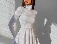 Приталенное трикотажное платье с высоким горлом Приталенное трикотажное платье с высоким горлом | PUSHKA SHOP