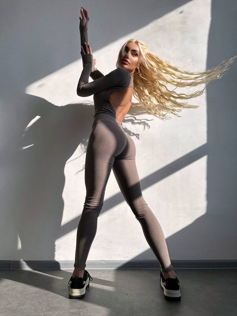 Трикотажний комбінезон з відкритою спиною  Трикотажний комбінезон з відкритою спиною  | PUSHKA SHOP