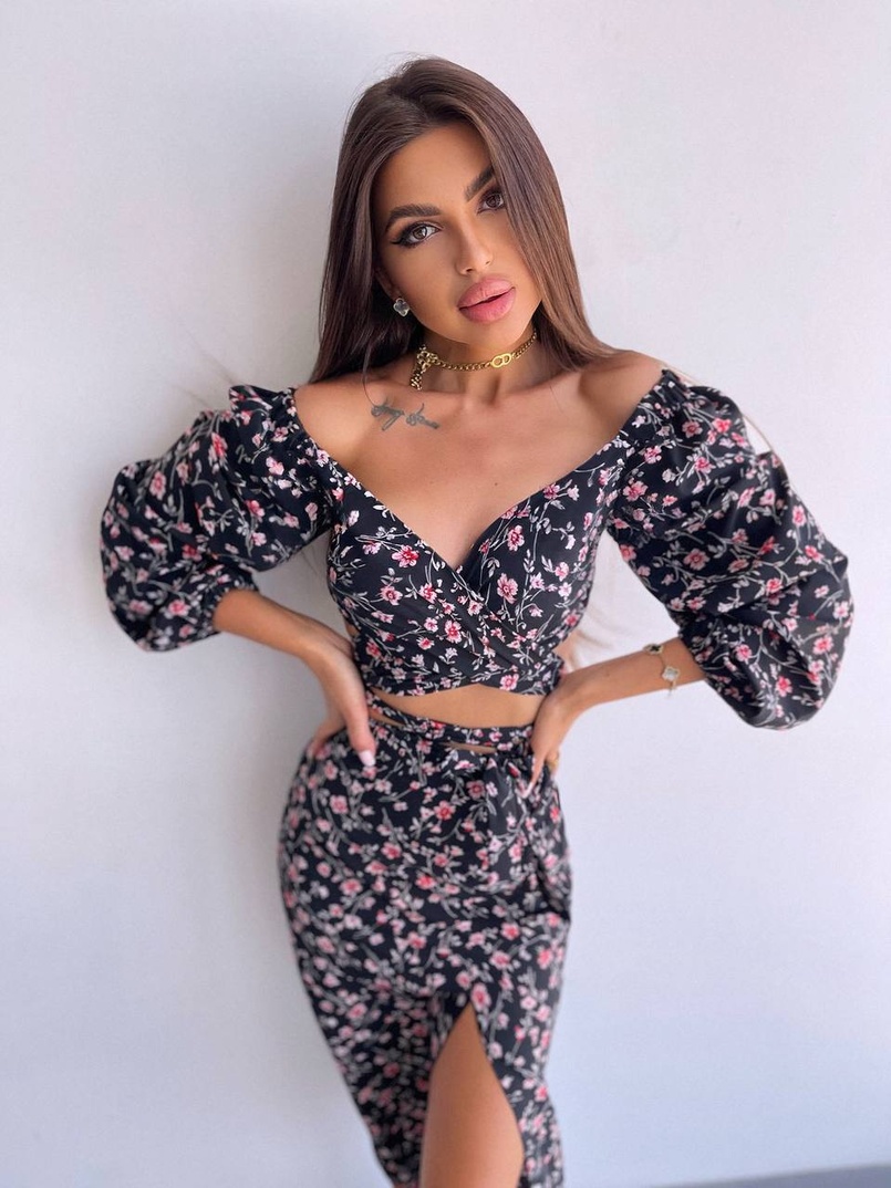 Квітковий комплект: топ із зав'язками на талії + спідниця міді з розрізом Квітковий комплект: топ із зав'язками на талії + спідниця міді з розрізом | PUSHKA SHOP