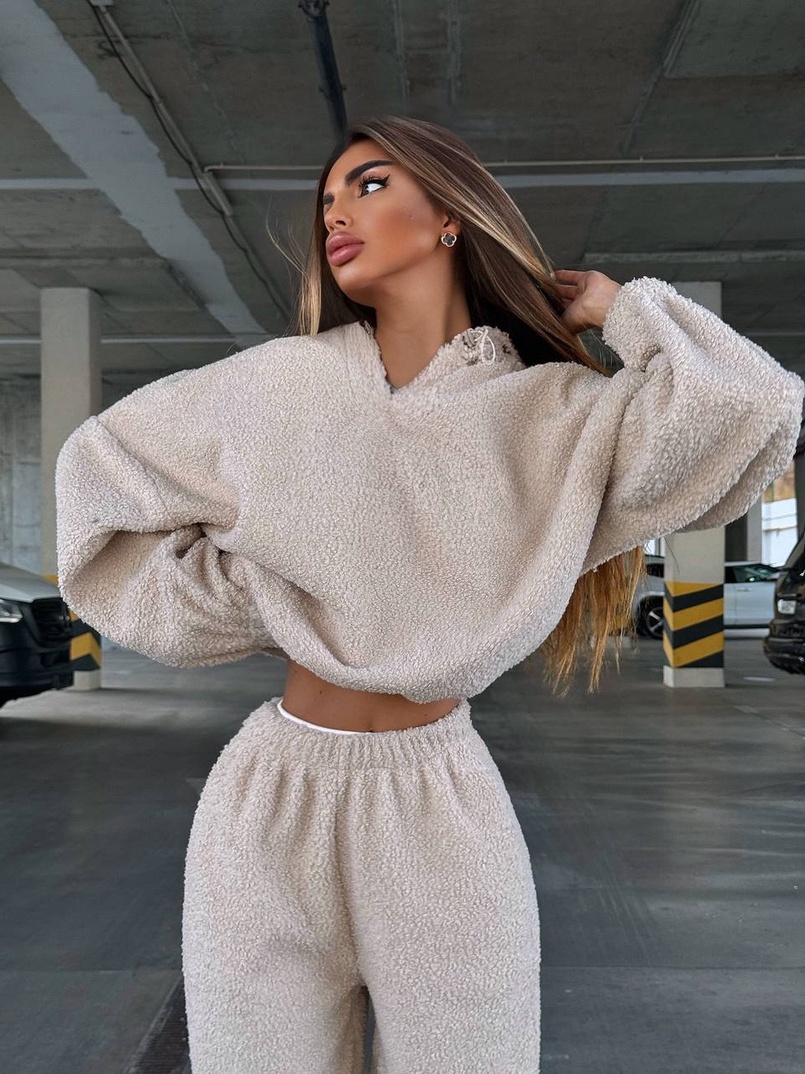 Теплий та мʼякий комплект: Обʼємний худі з капюшоном та штани з манжетами  Дуже приємний до тіла Теплий та мʼякий комплект: Обʼємний худі з капюшоном та штани з манжетами  Дуже приємний до тіла | PUSHKA SHOP