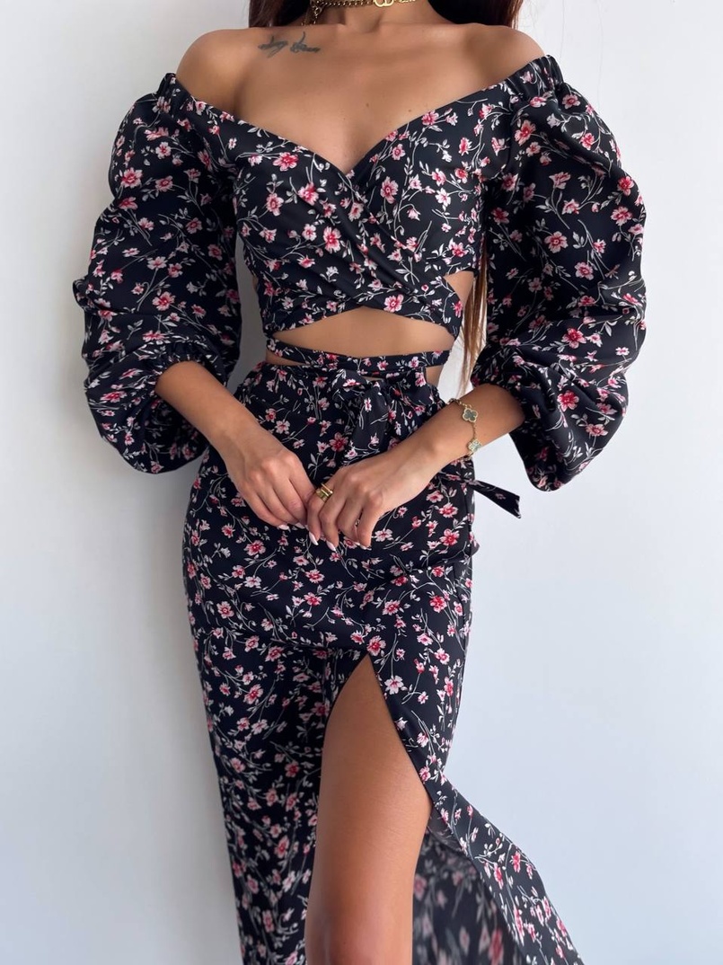 Квітковий комплект: топ із зав'язками на талії + спідниця міді з розрізом Квітковий комплект: топ із зав'язками на талії + спідниця міді з розрізом | PUSHKA SHOP