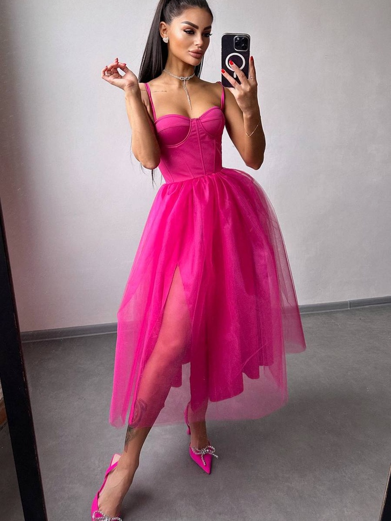 Сукня міді із чашечками з пишною спідницею Сукня міді із чашечками з пишною спідницею | PUSHKA SHOP