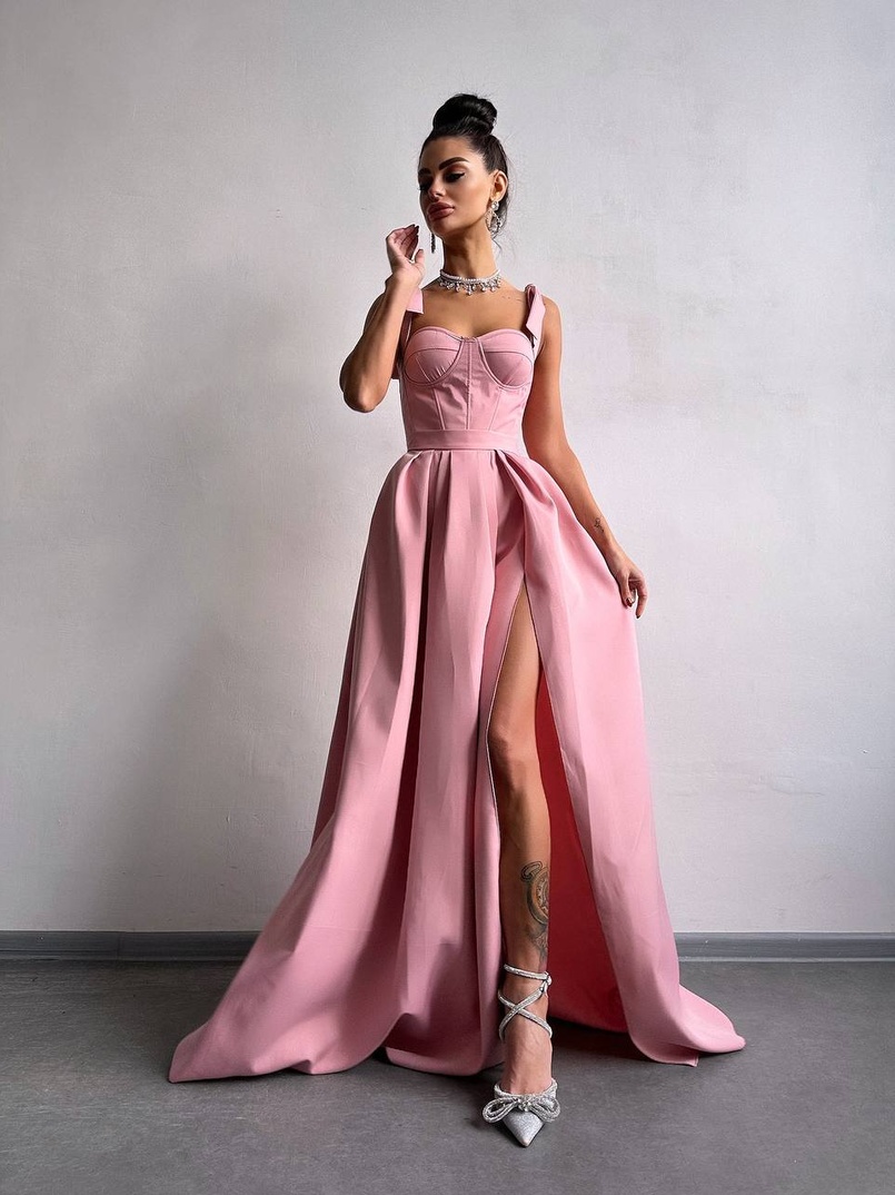 Сукня максі із чашечками та корсетним верхом Сукня максі із чашечками та корсетним верхом | PUSHKA SHOP