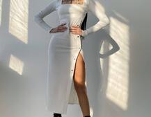 Трикотажное платье на кнопках с вырезом каре   | PUSHKA SHOP