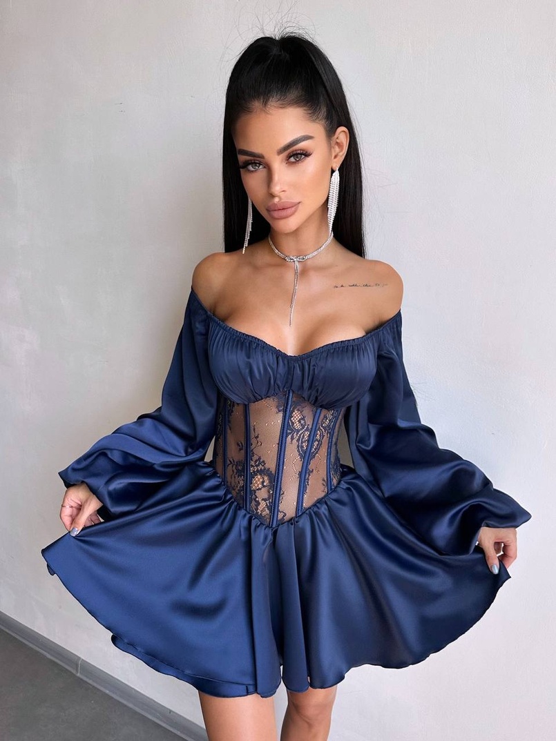 Атласна сукня з обʼємними рукавами та мереживом Атласна сукня з обʼємними рукавами та мереживом | PUSHKA SHOP