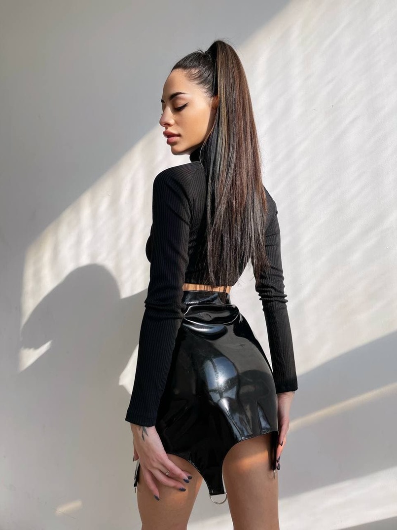 Комплект:  трикотажный топ с запахом + юбка из лаковой эко-кожи | PUSHKA SHOP