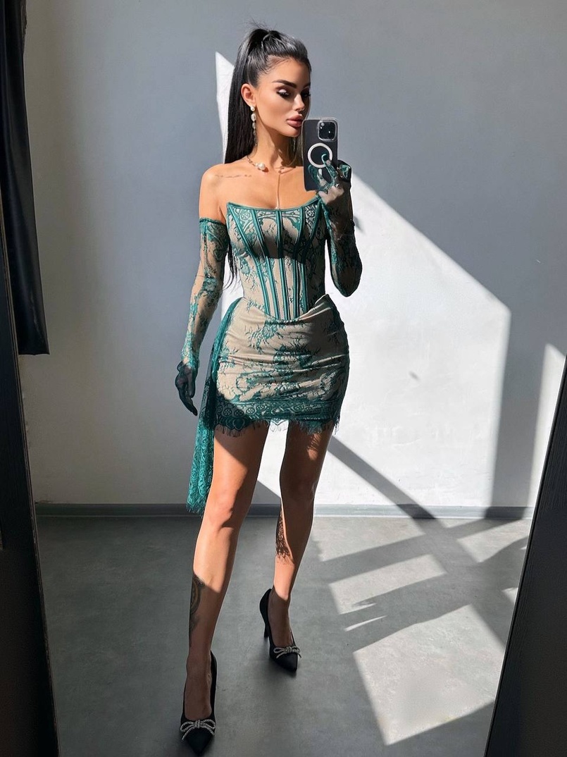 Сукня міні зі шлейфом та рукавичками Сукня міні зі шлейфом та рукавичками | PUSHKA SHOP