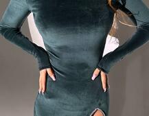 Оксамитова сукня міді з підплічниками, декорована стразами Оксамитова сукня міді з підплічниками, декорована стразами | PUSHKA SHOP