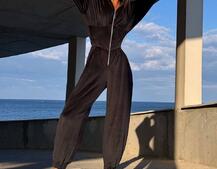 Велюровий комбінезон з елементами корсету Велюровий комбінезон з елементами корсету | PUSHKA SHOP