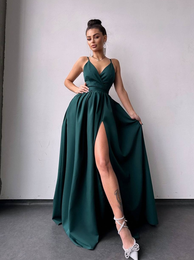 Сукня максі на тонких бретелях з розрізом на спідниці  Сукня максі на тонких бретелях з розрізом на спідниці  | PUSHKA SHOP