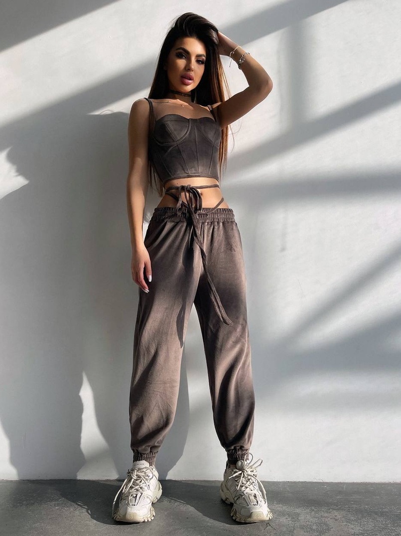 Велюровий комплект трійка: кофта + корсет з чашечками + джогери  Велюровий комплект трійка: кофта + корсет з чашечками + джогери  | PUSHKA SHOP