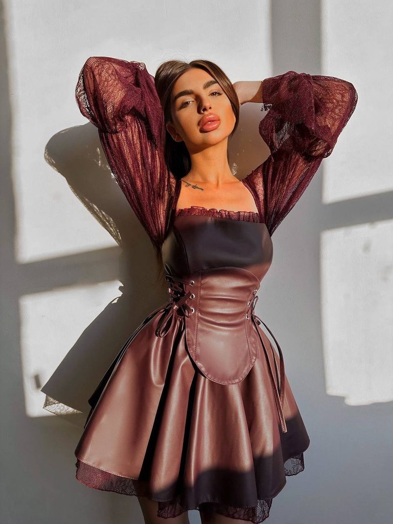 Корсетна сукня з еко-шкіри з мереживними рукавами Корсетна сукня з еко-шкіри з мереживними рукавами | PUSHKA SHOP