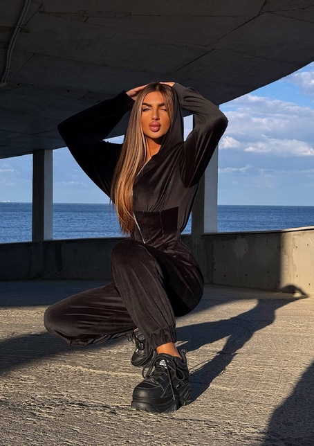 Велюровий комбінезон з елементами корсету Велюровий комбінезон з елементами корсету | PUSHKA SHOP