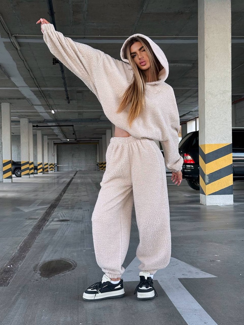 Теплий та мʼякий комплект: Обʼємний худі з капюшоном та штани з манжетами  Дуже приємний до тіла Теплий та мʼякий комплект: Обʼємний худі з капюшоном та штани з манжетами  Дуже приємний до тіла | PUSHKA SHOP
