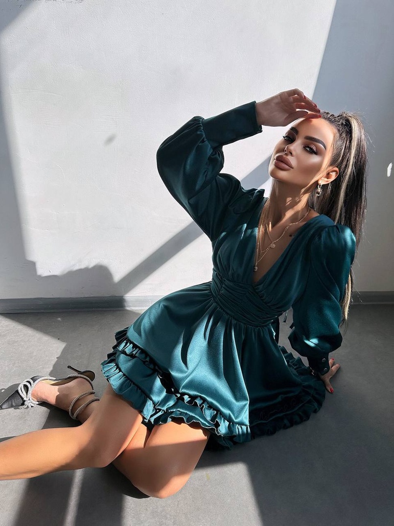 Атласна сукня з пишною подвійною спідницею та об‘ємними рукавами | PUSHKA SHOP