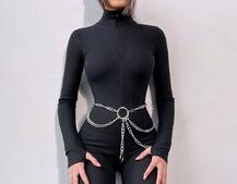 Облягаючий трикотажний комбінезон з поясом-ланцюжком Облягаючий трикотажний комбінезон з поясом-ланцюжком | PUSHKA SHOP