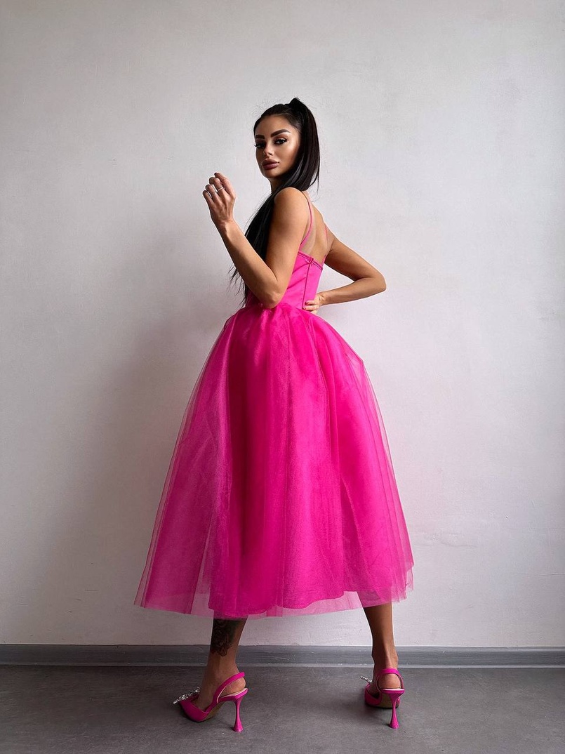 Сукня міді із чашечками з пишною спідницею Сукня міді із чашечками з пишною спідницею | PUSHKA SHOP