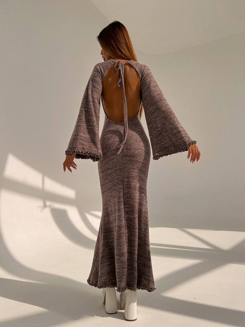 Трикотажна сукня максі з розкльошеними рукавами та відкритою спиною | PUSHKA SHOP