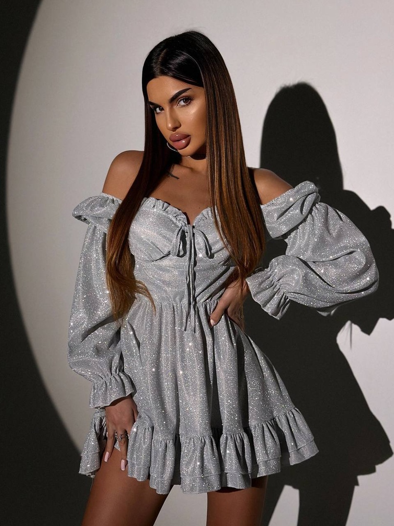 Блискуча сукня з чашечками та пишною спідницею Блискуча сукня з чашечками та пишною спідницею | PUSHKA SHOP