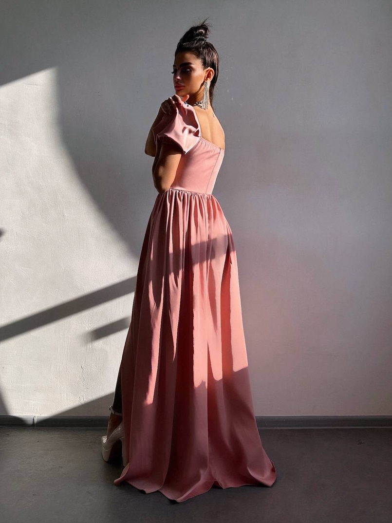 Атласна сукня максі із розрізом на спідниці Атласна сукня максі із розрізом на спідниці | PUSHKA SHOP