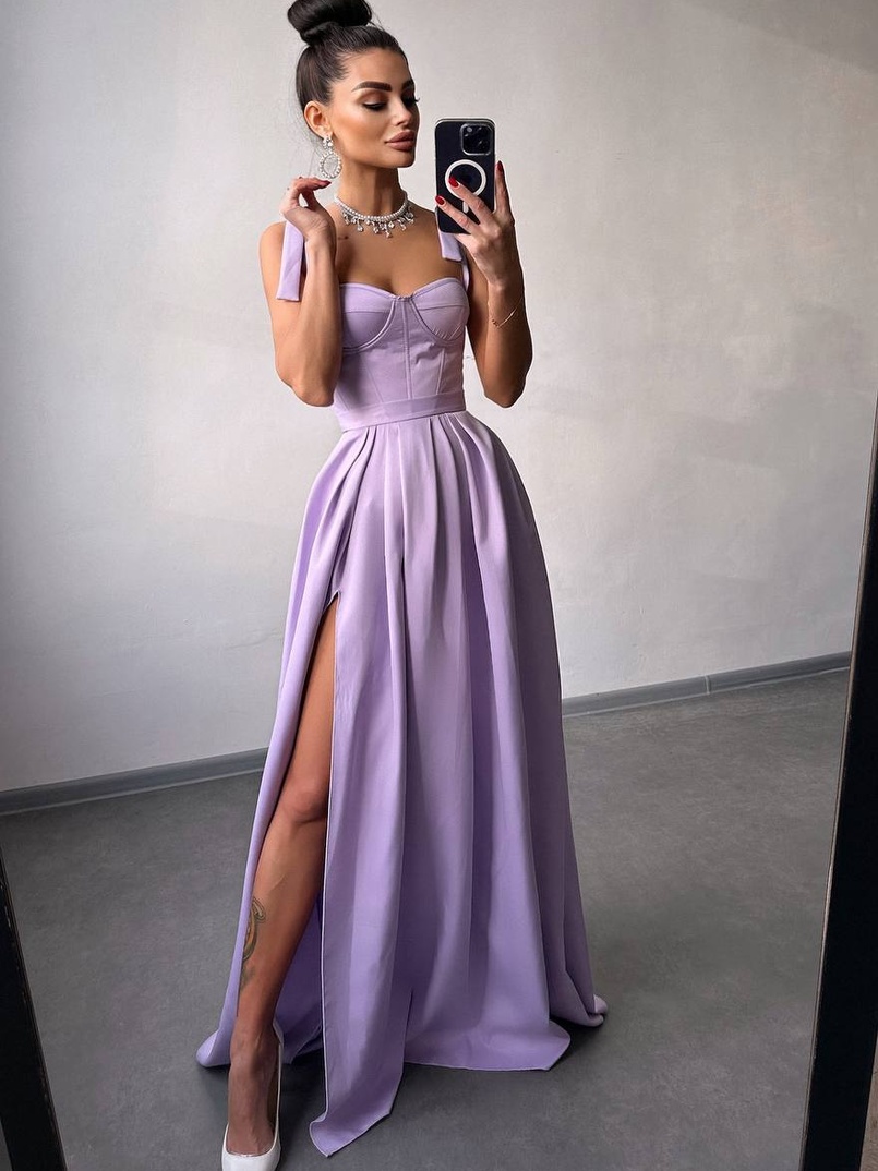 Сукня максі із чашечками та корсетним верхом Сукня максі із чашечками та корсетним верхом | PUSHKA SHOP