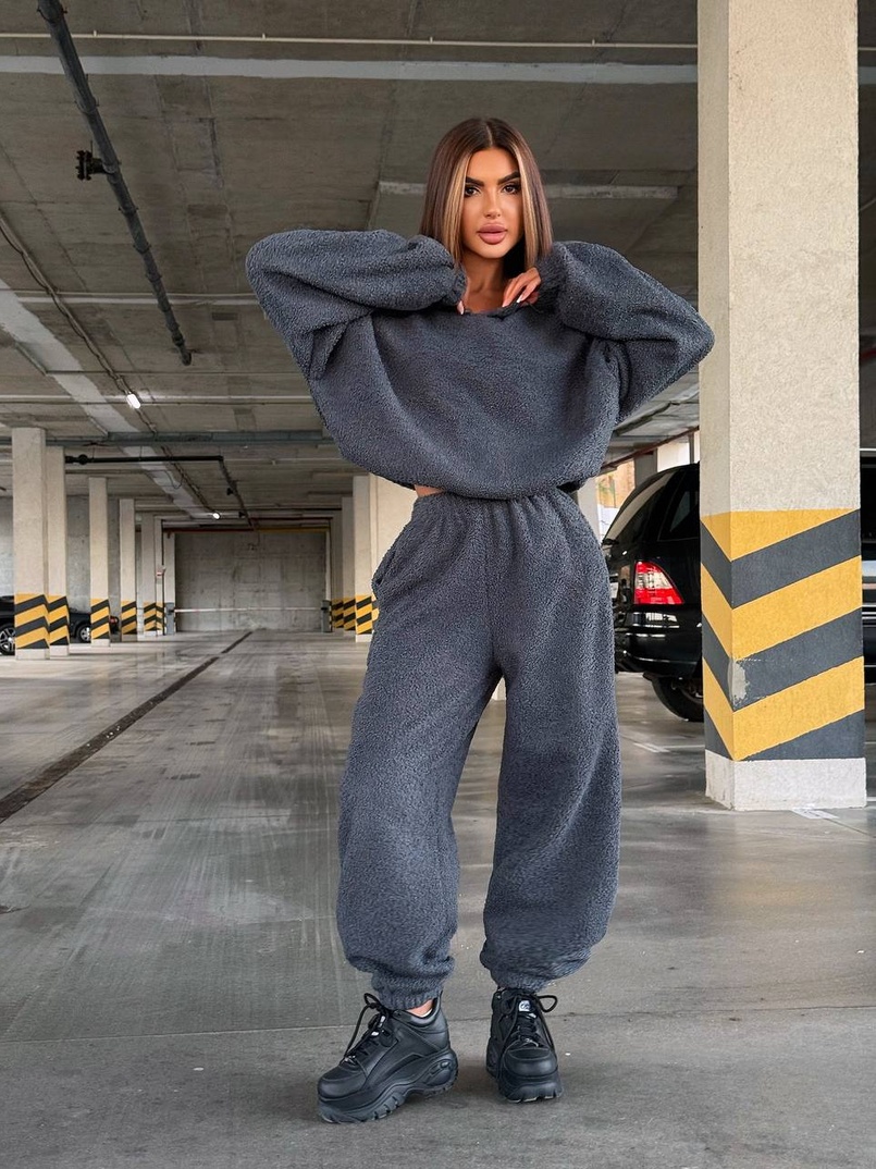 Теплий та мʼякий комплект: Обʼємний худі з капюшоном та штани з манжетами  Дуже приємний до тіла Теплий та мʼякий комплект: Обʼємний худі з капюшоном та штани з манжетами  Дуже приємний до тіла | PUSHKA SHOP